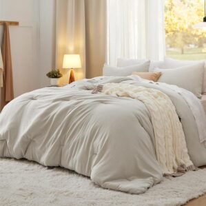Bedsure Queen Comforter Set, Beige Soft Prewashed Bedding for All Seasons, 3 Pieces GentleSoft™ Bed Set, 1 Lightweight Comforter (90″x90″) and 2 Pillowcases (20″x26″)